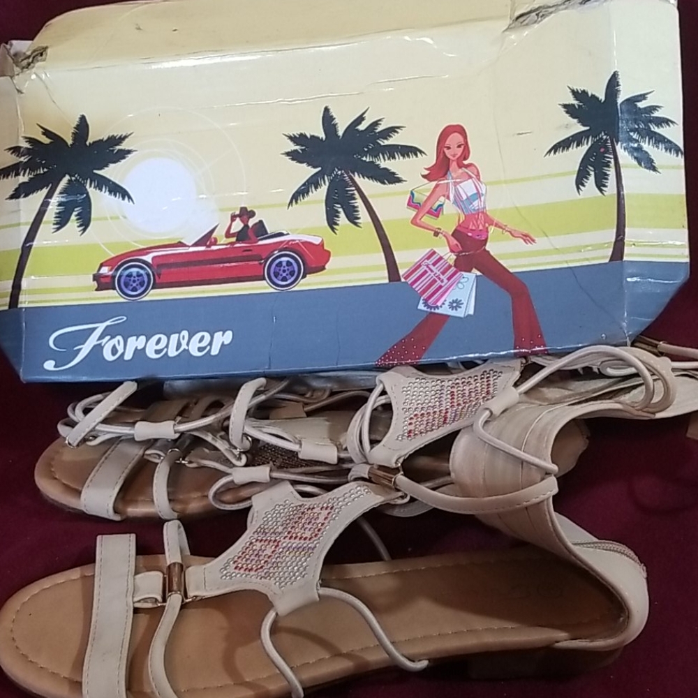 132226 FOREVER 8.5 STRAP BOOTS     strap up boots are in pretty good shape .the